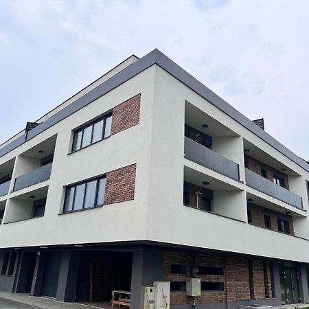 Cluj Airport Apartment Cluj-Napoca Exterior photo
